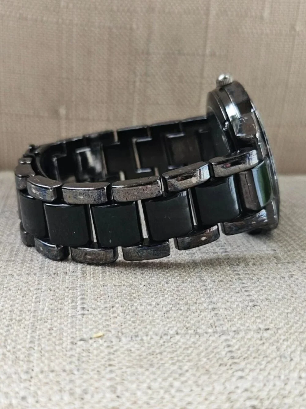 Geneva MN Collection Wristwatch Black Tone Crystal Accent Bezel Analog Watch